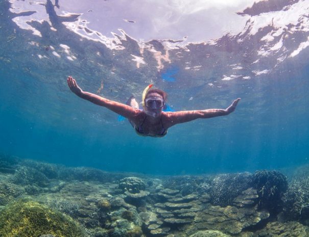 Gäste schnorchelnd im Chumbe Island Riff